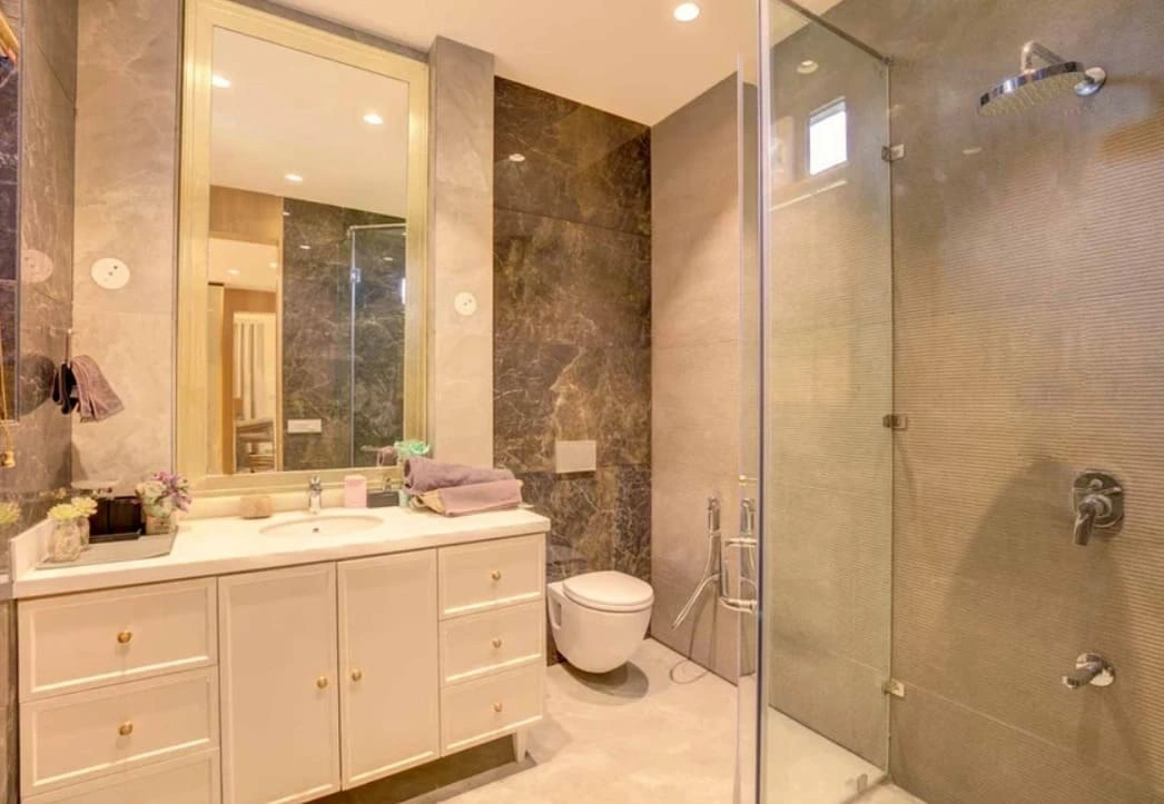 Marbella-Royce-Flat-Bathroom-1-Property-1313